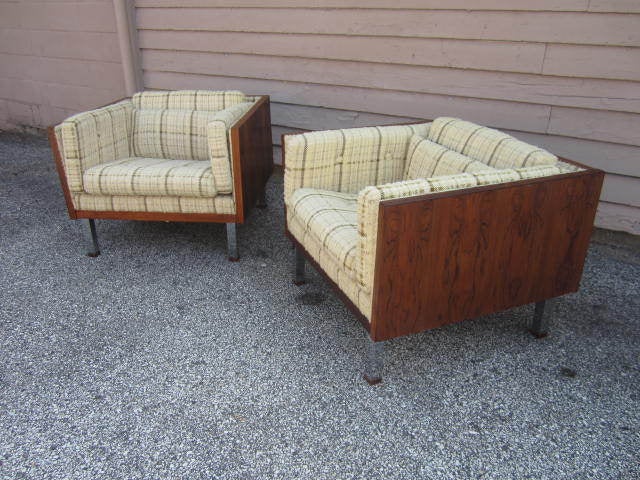 GORGEOUS PAIR OF DANISH MODERN JYDSK MOBELVAERK ROSEWOOD CUBE LOUNGE CHAIRS.  THIS PAIR IS IN VERY NICE VINTAGE CONDITION WITH THE ORIGINAL TEXTURED UPHOLSTERY.  THE HANDSOME SQUARED CHROME LEGS ARE TIPPED WITH ROSEWOOD. THERE IS A BIT OF OXIDATION