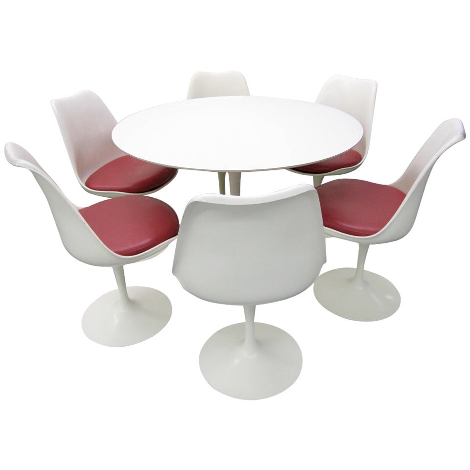 Set of Six Knoll Saarinen Swivel Tulip Chairs and Laminate Top Table Mid-Century