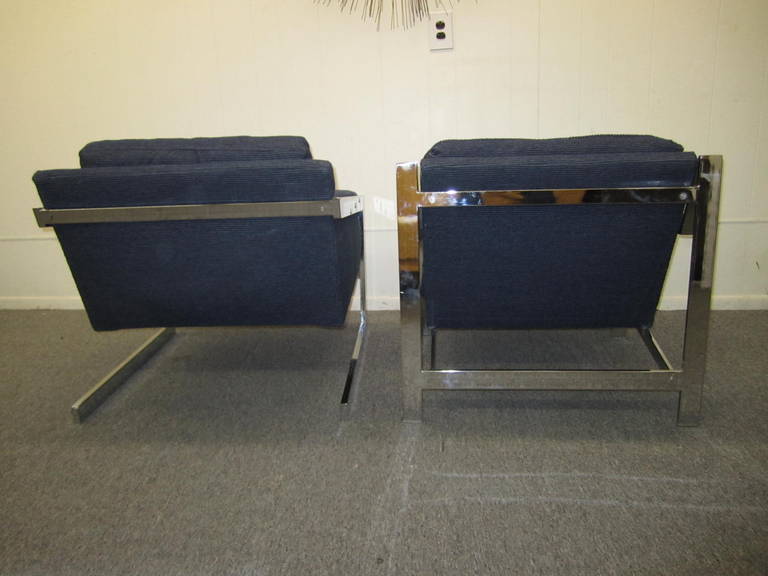 Milo Baughman-Sessel im Stil von Milo Baughman, nicht aufeinander abgestimmte, verchromte Loungesessel (amerikanisch) im Angebot