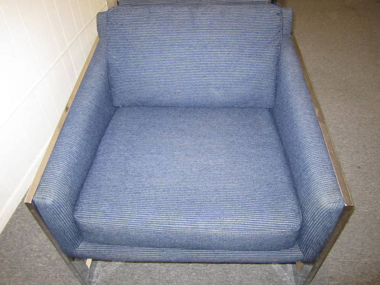 Milo Baughman-Sessel im Stil von Milo Baughman, nicht aufeinander abgestimmte, verchromte Loungesessel im Angebot 1