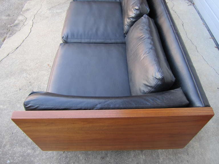 American Wonderful Long Low Milo Baughman Walnut Sofa Mid-century Modern