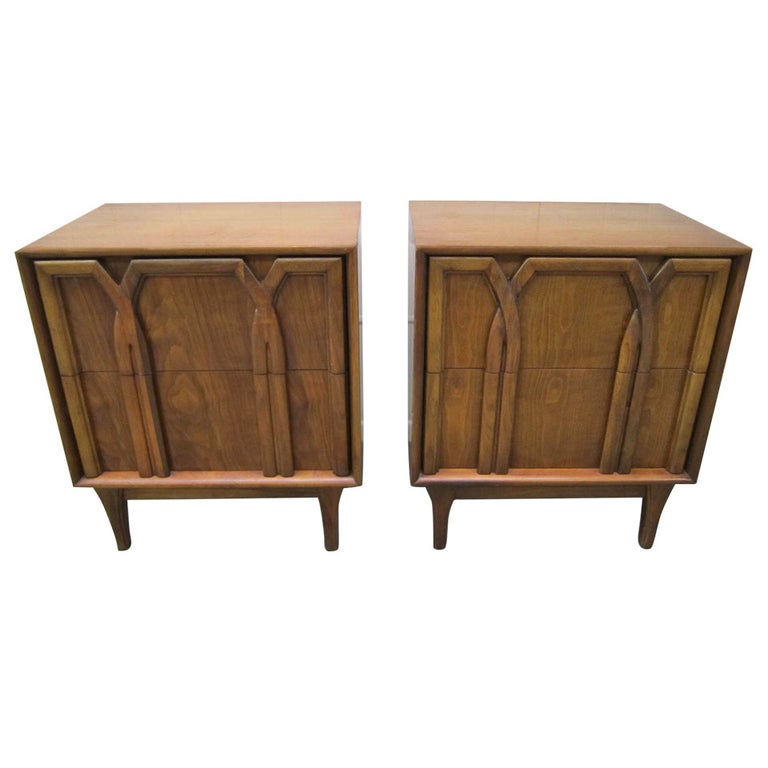 Lovely Pair Lattice Front Walnut Night Stands Mid-century Modern For Sale