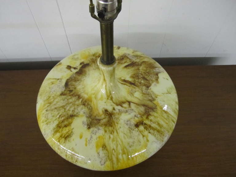 Énorme lampe Squatty Drip Glaze Modernité danoise du milieu de siècle Bon état - En vente à Pemberton, NJ
