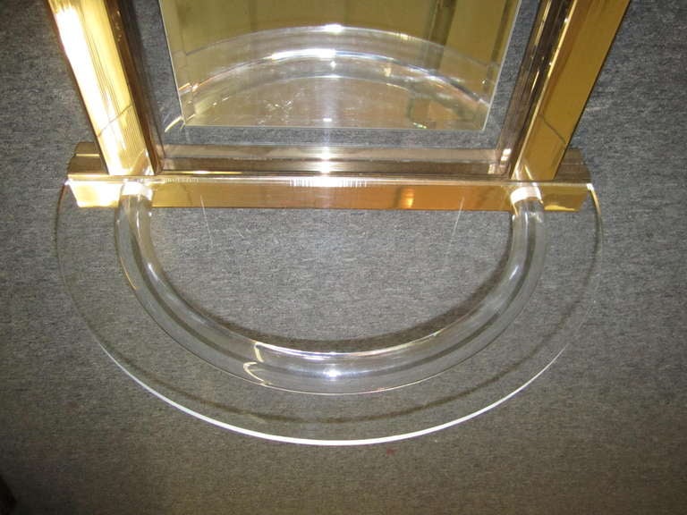 Hollywood Regency Splendido specchio console moderno di Hollywood in lucite ispirato a Hollis Jones in vendita