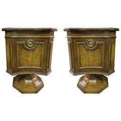 Handsome Pair of Mastercraft Walnut Pedestal Base End Tables 6