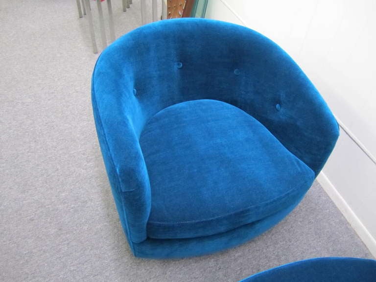 Pair Milo Baughman Chrome Swivel Barrel Back Lounge Chairs Mid-century Modern 1