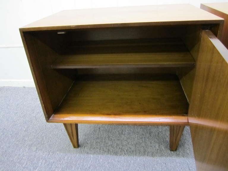 Lovely Pair of American Modern Walnut Night Stands 3