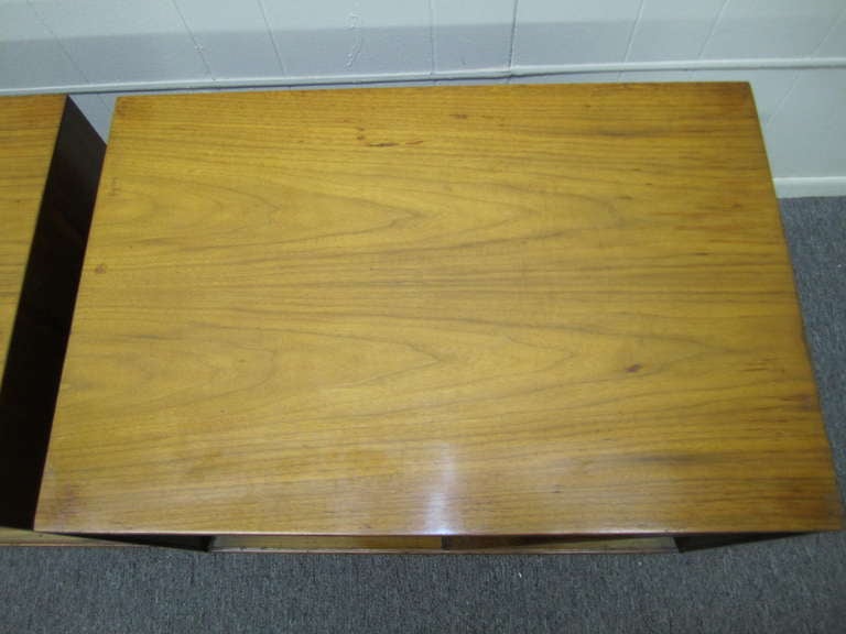 Lovely Pair of American Modern Walnut Night Stands 1
