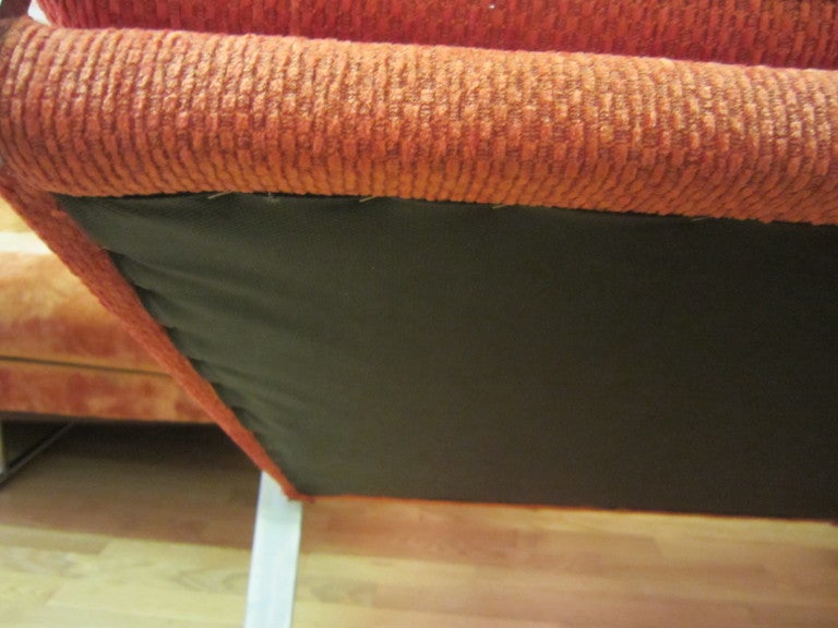 Insolita sedia da salotto arancione cromata del Mid-Century Modern in vendita 1