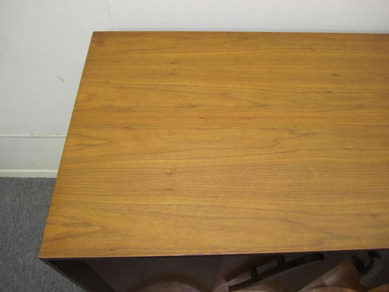 Lovely Sculptural Walnut Credenza American Mid Century Modern For Sale 2