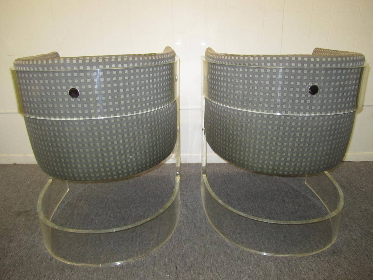 Polished Excellent Pair of Milo Baughman Lucite Barrel Back Chairs, Mid-Century Modern