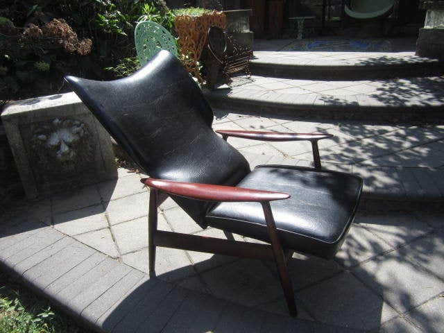 Leather Danish Modern Moreddi Reclining Teak Lounge Chair and Ottoman