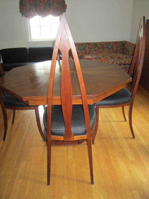 Set of 4 Mid Century Modern Cathedral Style Walnut Dining Chairs For Sale 5