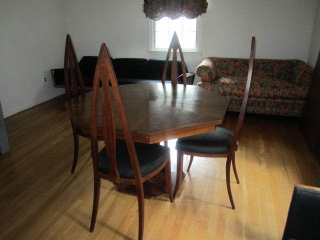 Probber Style Walnut Octagon Extension Table 3 Leaves 3