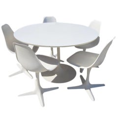 Magnifique ensemble de 5 chaises Burke de style sarineen avec table tulipe