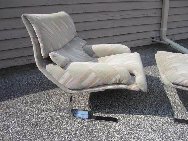 Fantastic saporiti italia onda lounge chair with matching ottoman. The chrome steel frame has a brilliant mirrored finish and has solid steel bars. The fabric is the original upholstery and shows very minor wear-no holes or tears. Both the chair and