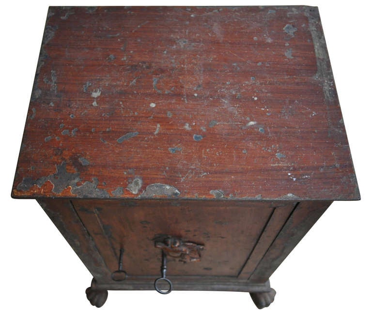 Early 19th Century Medicine Safe Cabinet In Good Condition In Haddonfield, NJ