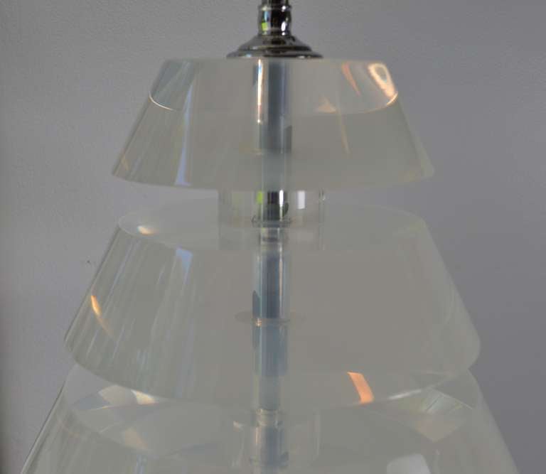 Large Octagon-Shaped Lamp with Thick Trapezoid Rings of Lucite In Good Condition In Haddonfield, NJ