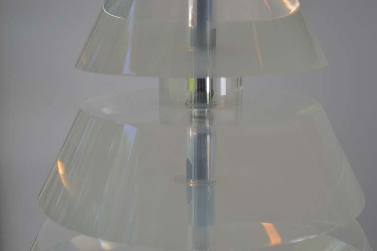 20th Century Large Octagon-Shaped Lamp with Thick Trapezoid Rings of Lucite