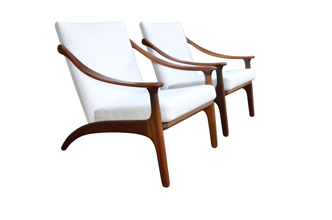 Mid-Century Modern Pair of Danish Modern Lounge Chairs by Hovmand Olesen