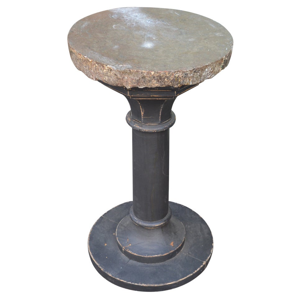 Table à pilier suédoise à plateau en pierre