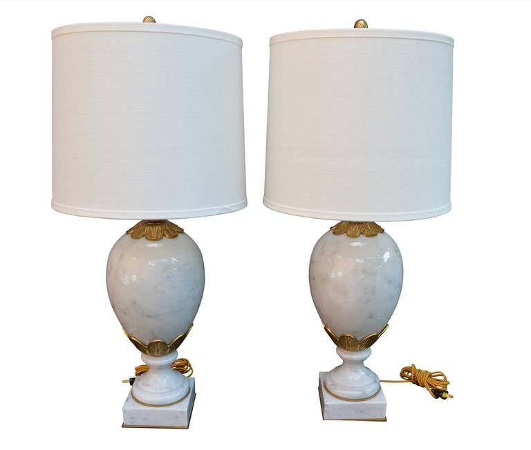 Pair Of Italian White Marble Table Lamps For Sale 2