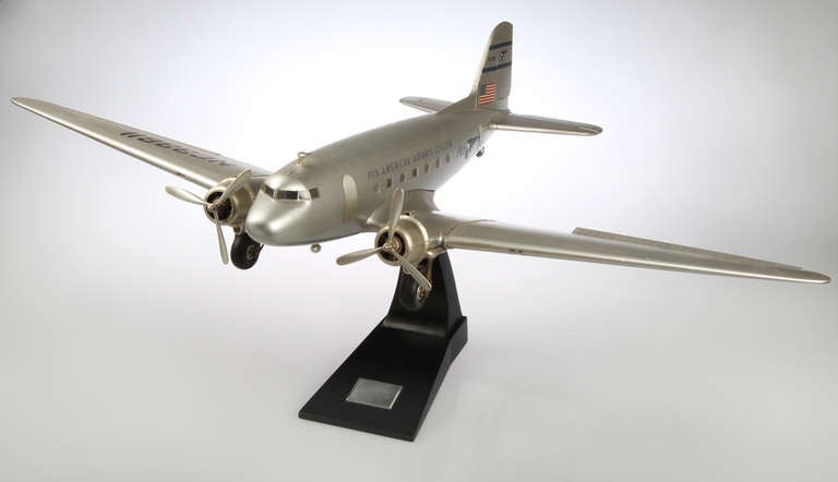 This is an accurate scale model of a DC-3D Airplane. Comes with an operating manual (52 pages), Large blueprint (with 6