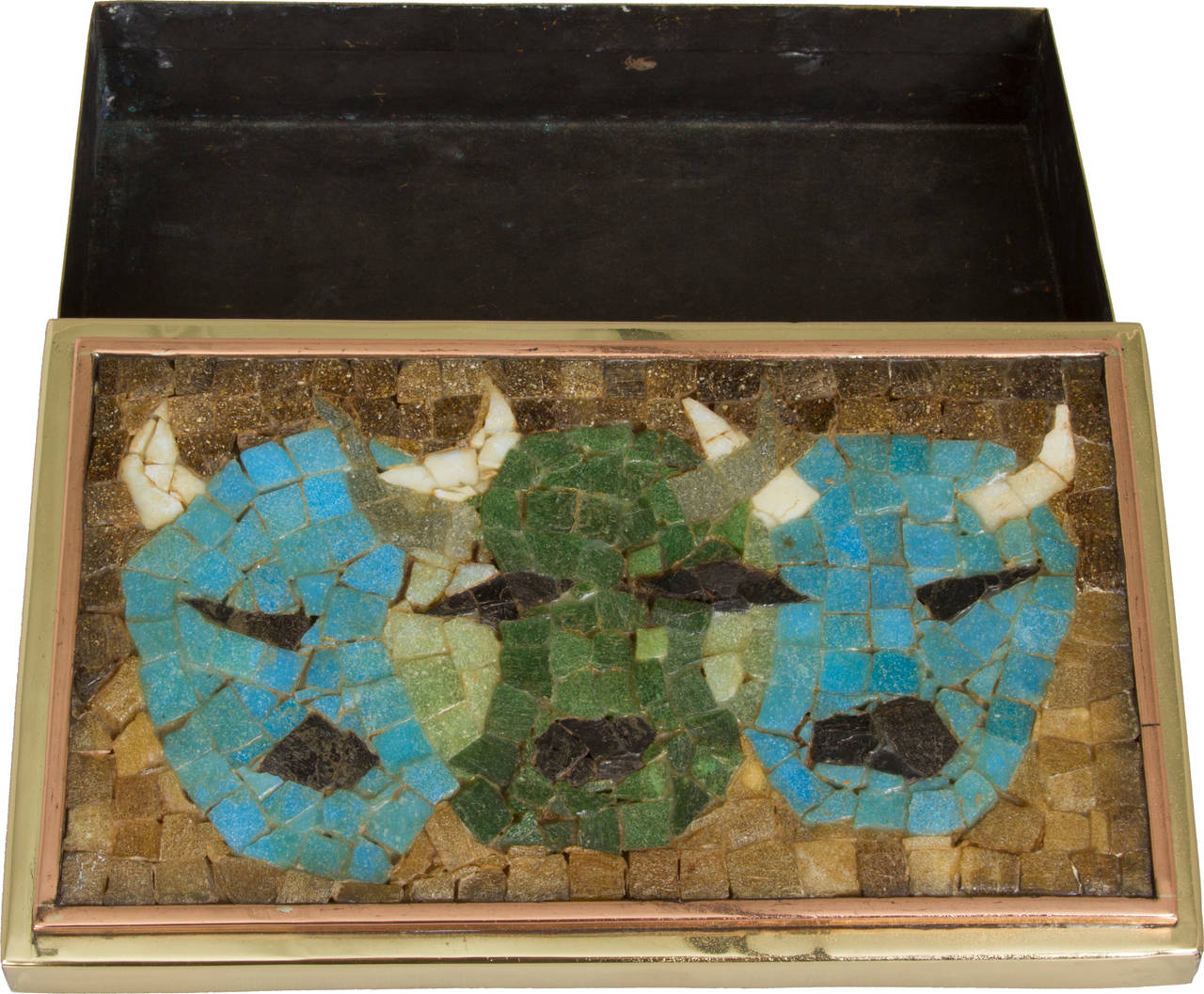 Brass Box with Three Bulls In Excellent Condition For Sale In Chicago, IL
