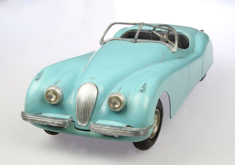 Large 1950's Model Toy Jaguar Roadster In Good Condition In Chicago, IL