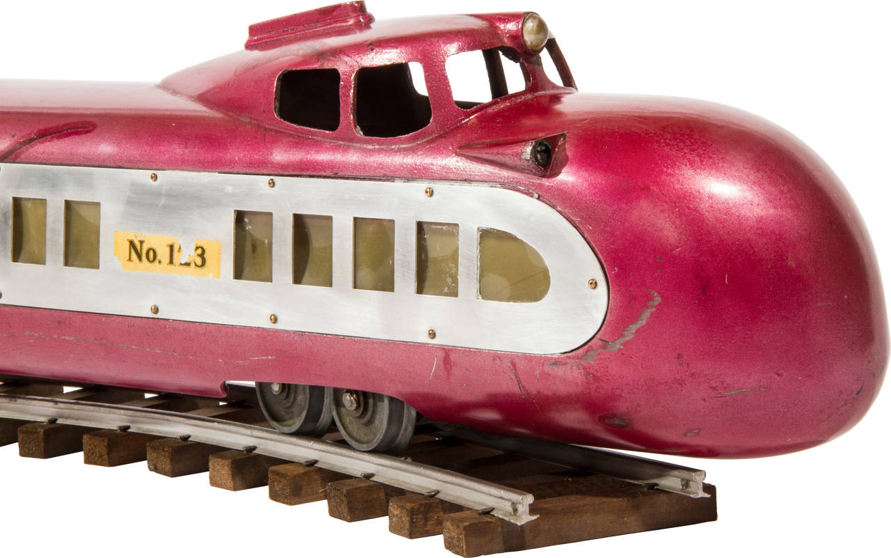 Art Deco Streamlined Union Pacific Model Toy Electric Train In Excellent Condition In Chicago, IL