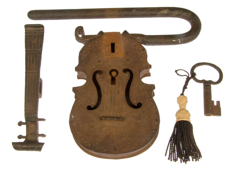 Large Figural Gate Lock in the form of a Violin In Good Condition In Chicago, IL
