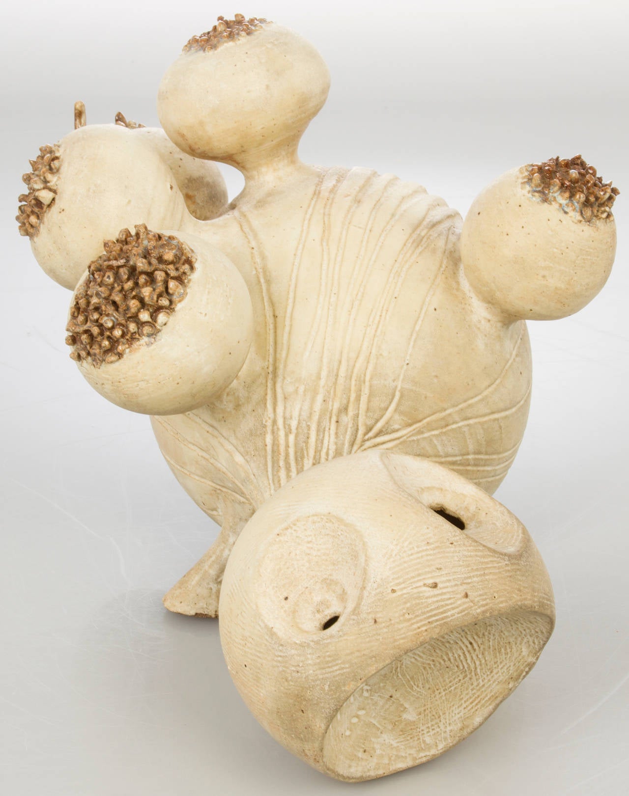 This is an usual piece by African American ceramist Earl Hooks. According to an article by Martin Mbugua, Hooks’ works have been seen in major exhibitions at FISK University in Nashville, the Smithsonian Institution in Washington, D.C., the Art