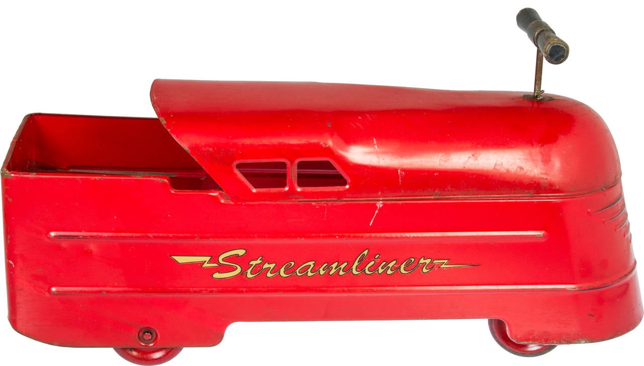 Art Deco Modernist Streamliner Ride on Locomotive Toy, 1937 by Marx In Excellent Condition In Chicago, IL