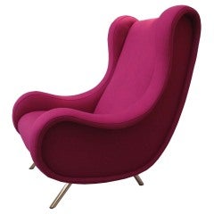 Sir lounge chair in fuchsia