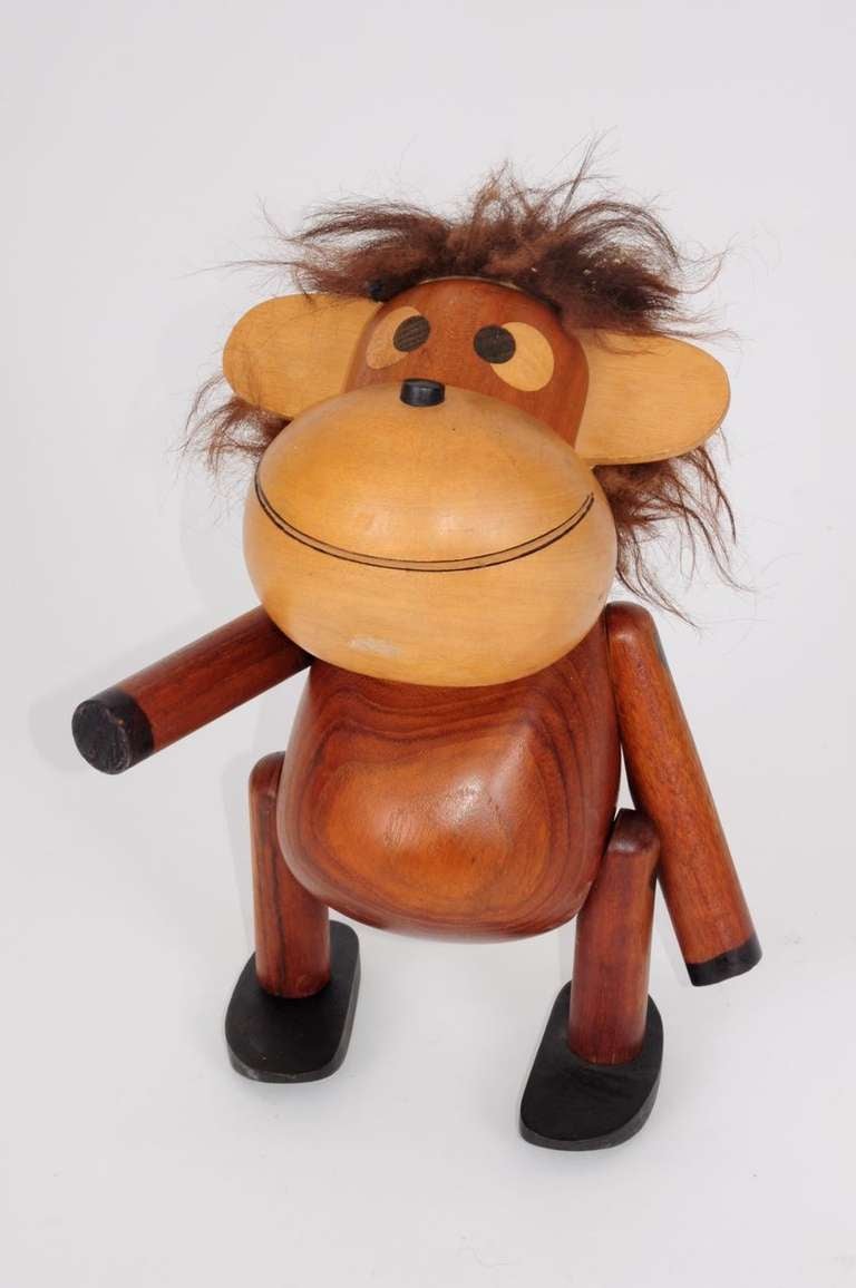 Mono de Madera Teca en venta