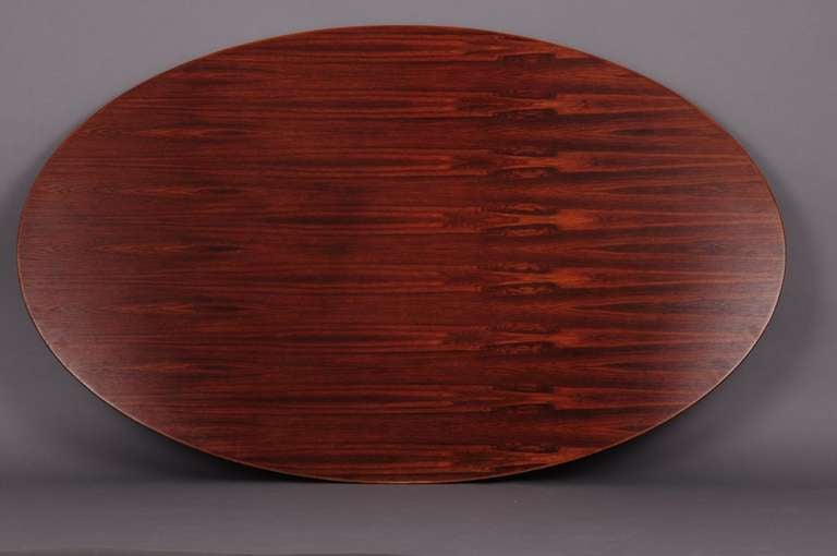Fabulous FLORENCE KNOLL  table in Rosewood top 
Manufacter KNOLL INTERNATIONAL