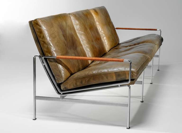 preben fabricius sofa FK 6720
Edition KILL INTERNATIONAL
The leather have the perfect patina . color Army/ brown .