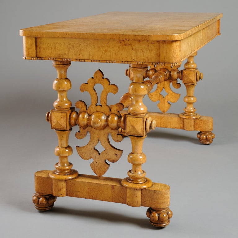 A FINE EARLY VICTORIAN BURR MAPLE LIBRARY TABLE FITTED WITH TWO FRIEZE DRAWERS, CIRCA 1840.