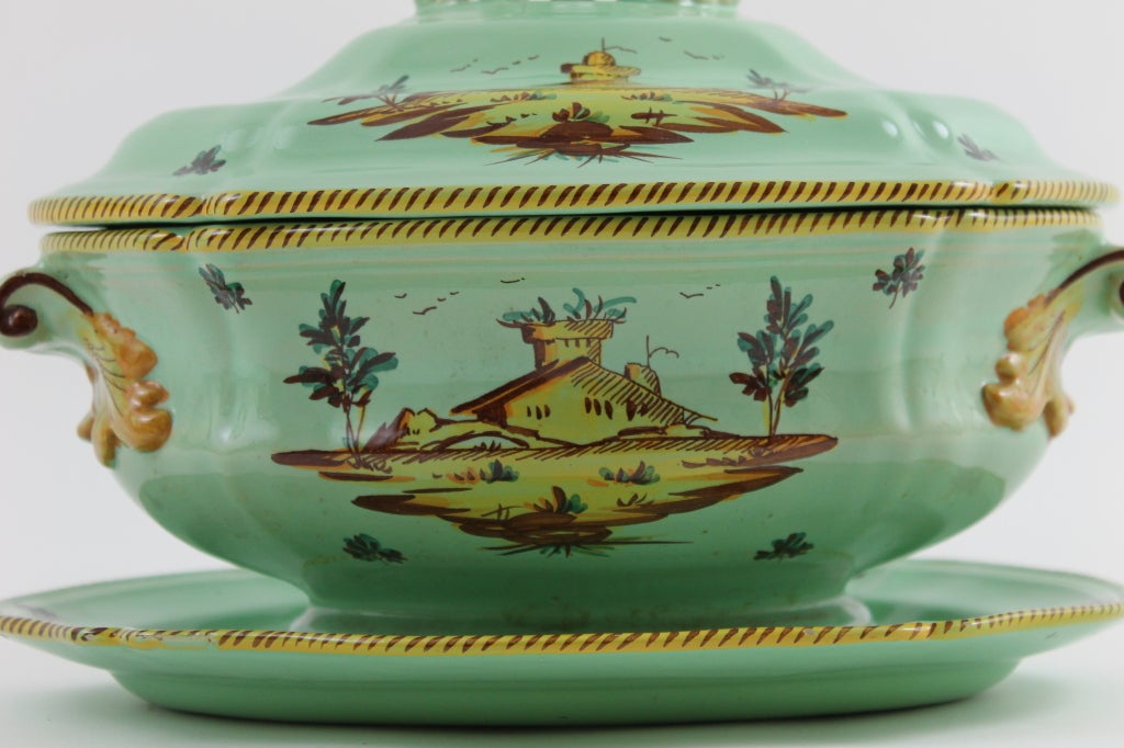 Italienische handbemalte Terrine mit Deckel und Unterteller von Imola