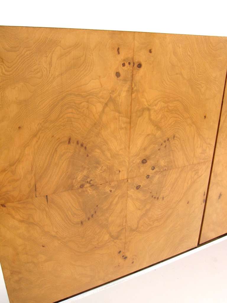 Burl Wood Credenza with Chrome Base by Milo Baughman In Good Condition In Palos Verdes Estates, CA