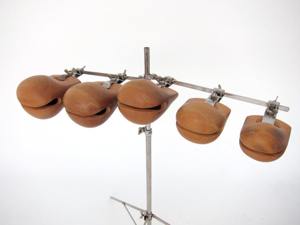 The temple block is a percussion instrument originating in China, Japan and Korea where it has a part in religious ceremonies. This one has a great look and sound to it.