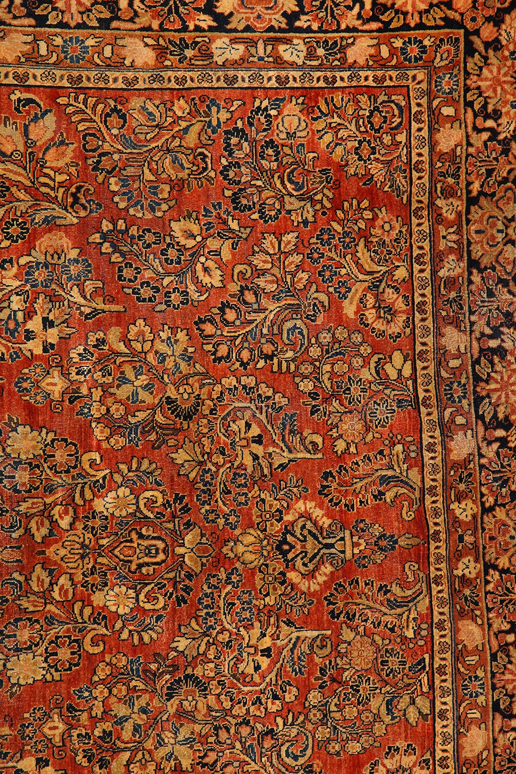 Persian Sarouk Carpet with Pure Wool Pile and Natural Vegetable Dyes, circa 1910 In Excellent Condition In New York, NY