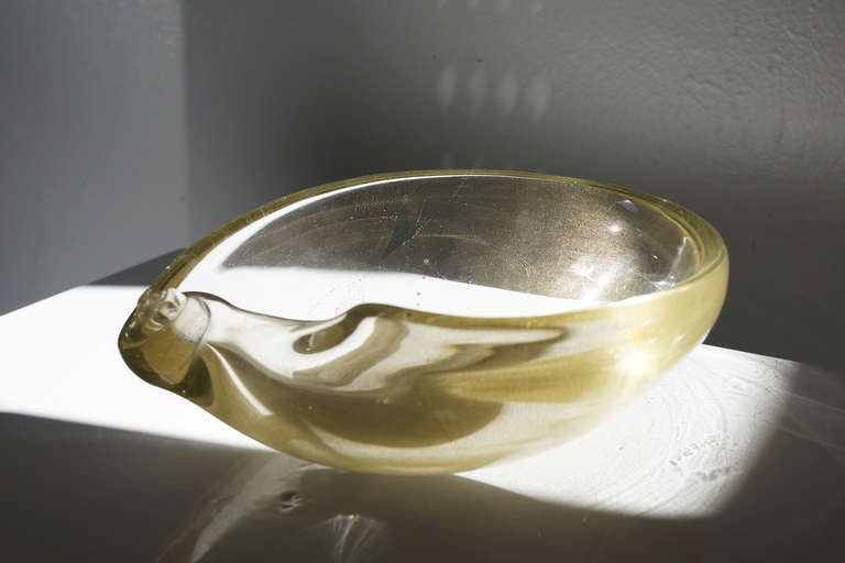 1950s Murano Glass Sea Shell-Shaped Bowl with Gold Speckle 1