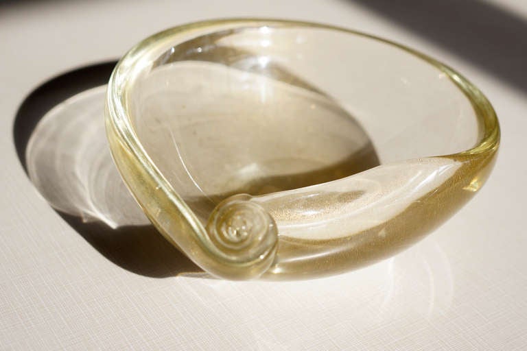 Mid-20th Century 1950s Murano Glass Sea Shell-Shaped Bowl with Gold Speckle