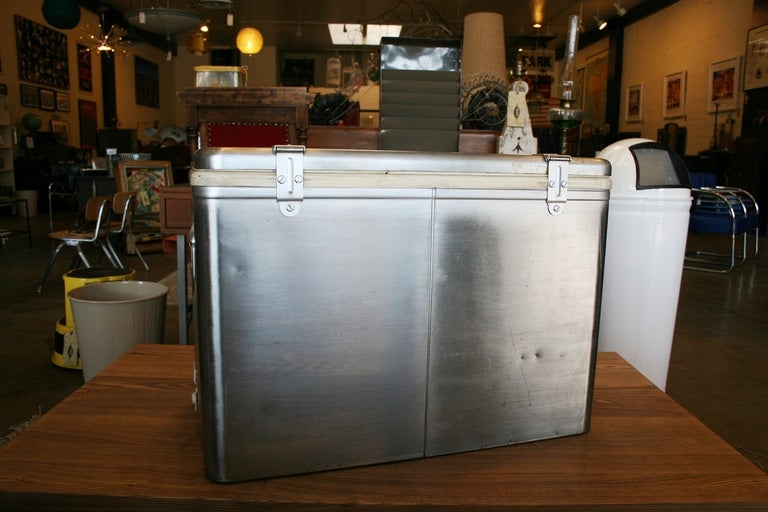 Vintage Ice Chest For Sale at 1stDibs