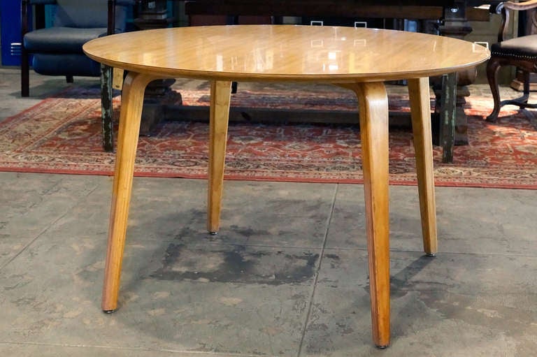 Thonet Original Bentwood Round Table, 1950s In Good Condition In Alhambra, CA