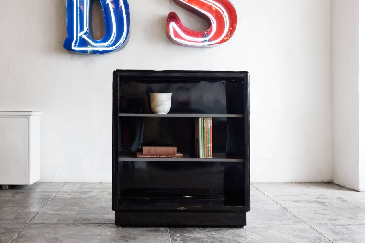 1960s all Steel Tanker Bookcase, Refinished in Two-Tone In Good Condition In Alhambra, CA