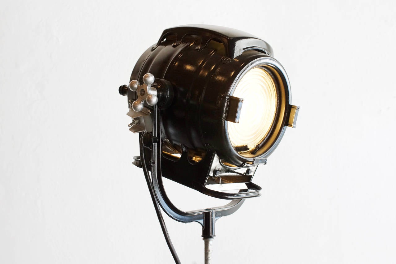 1940s vintage Hollywood stage light, refinished and fully-functional for use as a unique floor lamp. Features wonderful Industrial hardware and large tripod base. Rewired to take standard bulb. 

Dimensions: 28