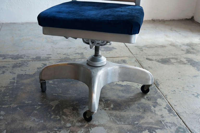 1960's Brushed Aluminum Steno Chair by Horness, Refinished In Excellent Condition In Alhambra, CA