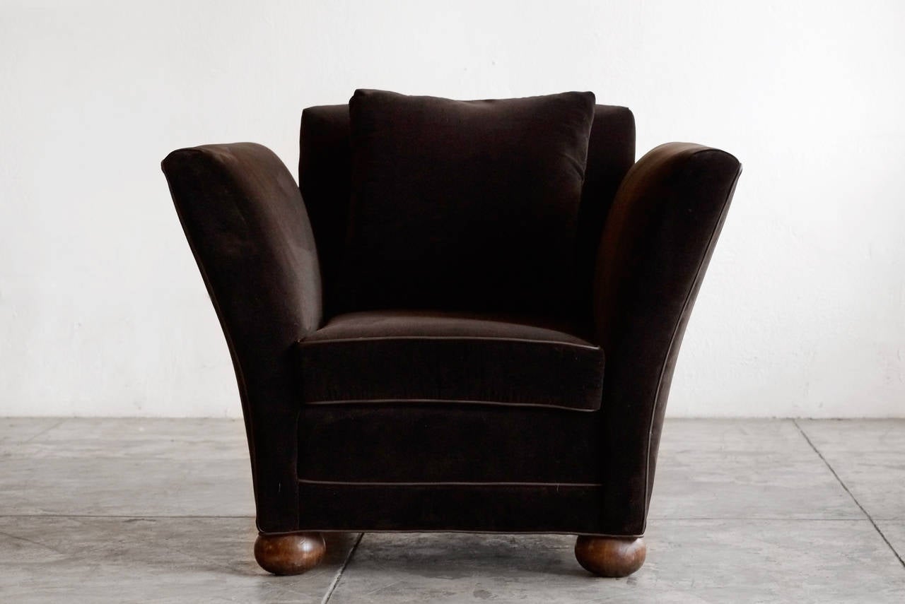 Art déco Grand fauteuil club vintage en velours marron